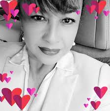 Poner a Dios primero no significa poner a tu familia en último lugar. La  Escritura es clara: “El que no provee para los suyos, y mayormente para los  de su casa, ha