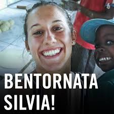 Silvia romano è stata liberata, e da destra sono subito arrivate le felicitazioni, ma. Bentornata Silvia Amnesty International Italia