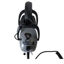 A good beginners metal detector kit will normally contain headphones, a carry bag, one digging trowel and a finds pouch. 5 Best Metal Detecting Headphones Reviewed 2021 Hobby Help