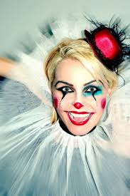 Schminktipps Fur Fasching Gut Geschminkt Durch Den Fasching Gehen Durch Fasching Gehen Geschminkt Schminktipps Clown Makeup Circus Makeup Female Clown