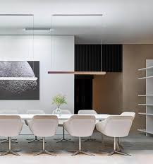 There is a choice of two lighting. Occhio Mito Volo 140 Variabel Og Air I Bronze M Hvid