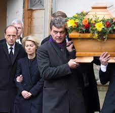 Ursula von der leyen über ihr größtes glück. Ursula Von Der Leyen Trauert Um Vater Ernst Albrecht Welt