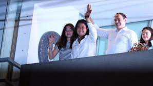 Keiko este perdón, henry fujimori también hemos visto ahí al excongresistas acompañándolo a la lidereza de fuerza popular en estos momentos ahí vamos a ver a simpatizantes que van a compartirla hoy la la mesa en esta oportunidad con keiko fujimori simpatizantes y también representantes de ochenta ochenta ollas comunes de san juan de. Keiko Fujimori Tengo Mucha Fe Que En Las Proximas Horas Se Confirmara Nuestro Pase A La Segunda Vuelta Elecciones Generales De Peru De 2021 Nndc Peru Gestion