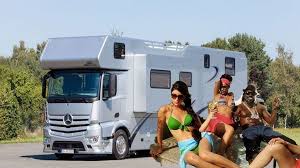 The mansion is worth $2.5 million and has multiple swimming pools, a sports zone, a. Bosslifestyle On Twitter Https T Co Toa1pfrdxf Chris Gayle Chris Gayle Earnings Chris Gayle Family Chris Gayle Luxury House Chris Gayle Cars Chris Gayle Luxurious Lifestyle Chris Gayle Net Worth Chris Gayle Lifestyle How Tich Chris
