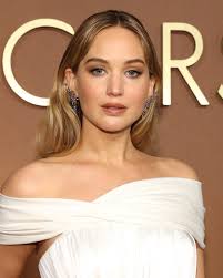 It seems some of our favorite stars spent their Sunday night dressed to the  nines at the 16th Governors Awards ✨ From #ArianaGrande's soft pink glam to  #TessaThompson's wine-stained lip, the icons