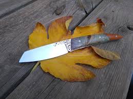 Kyudo Debut D Automne Lame Acier Inox N690 Manche Loupe De Frene Stabilise Bleue Et Cerisier Entretoise Iroc Couteau Couteaux Pliants Acier Inox