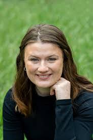 Teri Schafer's Instagram, Twitter & Facebook