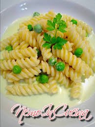 Fusilli Con Crema Di Piselli E Mascarpone Crema Di Piselli Ricette Cibo Etnico