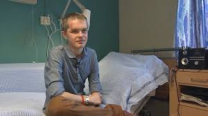 Viljar hanssen, then 17, lay defenceless on the ground as he was blasted in the head during the 2011 island killing spree that left 77 dead, but despite the fragment of ammunition that could kill him at any. Viljar Hanssen Fra Svalbard Ble Skutt Fem Ganger Pa Utoya Nrk