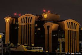 See more of arielli taveira arquitetura e interiores on facebook. Lisboa Uma Perspetiva Diferente Do Edificio Das Guitarras Cgd Pelo Arquiteto Tomas Taveira Que Recria A Guitarra Portuguesa E Que Recebeu O Premio Valmor