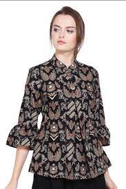 Aneka model baju batik wanita remaja sampai wanita dewasa baik model baju lengan panjang ataupun pendek bisa kamu pilih menjadi model atasan terbaik dalam memadukan model celana ataupun rok yang bisa kamu pakai ketika menghadiri sebuah acara resmi atau non formal dan santai seperti acara pesta dengan memakai baju batik gaya casual sampai model baju batik muslim yang tak kalah cantik dan elegan. Model Baju Batik Atasan Kerja Guru Pakaian Modis Wanita Model