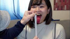 舌が長い女 噛むと舌が伸びるガムの検証 極秘ルート A woman with a long tongue Regularly eats gum  with a long tongue #146 - YouTube
