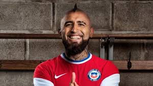 Arias será el titular en montevideo ante la ausencia del lesionado bravo. Arturo Vidal Dio A Conocer La Nueva Camiseta De La Seleccion Chilena Alairelibre Cl