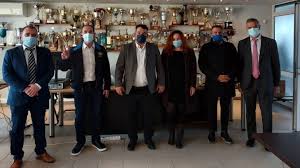 Αναφέρεται σε πρόσωπο, ζώο ή πράγμα θηλυκού γένους. H Maxh Ths Kwnstantinoypolhs Arsh Barwn Sports3 Gr