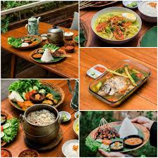 Selain suku sunda, penduduk asli jawa barat bersuku betawi dan juga cirebon. 22 Tempat Makan Khas Sunda Di Bandung Dengan Suasana Pedesaan Nan Asri