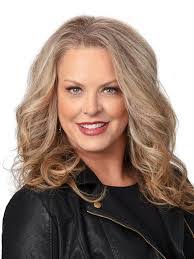 Lisa Vanek's Instagram, Twitter & Facebook