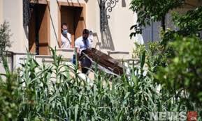 Η ελλάδα είναι συνηθισμένη σε δολοφονίες από συμμορίες, ωστόσο, το ειδεχθές έγκλημα με τον οι δολοφόνοι βασάνισαν την 20χρονη καρολάιν στη σοφίτα του σπιτιού της στα γλυκά νερά όπου. Cpmmdu5xqkjhrm