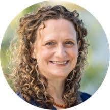 Tess Moore's Instagram, Twitter & Facebook