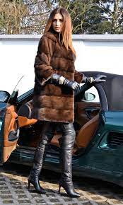 Lady S Leather And Fur Outfits Fur Street Style Fur Fashion Fur Outfits