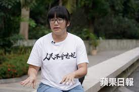 鄒幸彤是香港本地人，先後就讀蘇浙小學和英華女學校 。 自小的興趣是行山，覺得行山很好玩；中學選修時決定報讀物理科。 高中時期成績優異，在香港中學會考更考獲「5a」的成績，其後在老師的推薦下報讀英國 劍橋大學物理學系，最後成功入讀。. 12æ¸¯äººé€ä¸­ ä¸­å…±æŠ¹é»'æˆ°å¥æ•ˆå…§åœ°å¾‹å¸«è¢«å­¤ç«‹é„'å¹¸å½¤ å®¶å±¬ç™¼è²é‡è¦é˜»ä¸­å…±ç‚ºæ‰€æ¬²ç‚º è˜‹æžœæ—¥å ±