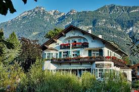 Each of our meals were sent separately with a significant time difference, so that when our last meal arrived the others were cold. Hotel Aschenbrenner Garni Garmisch Partenkirchen