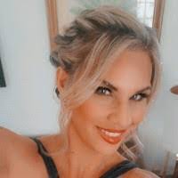 Mindy Baker's Instagram, Twitter & Facebook