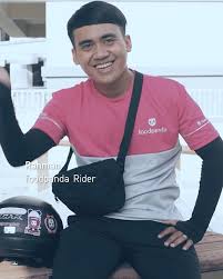 Jun 04, 2021 · kuala lumpur, june 4 — a foodpanda rider came to the rescue of a fellow foodpanda walker who was on his way to visit his sick father at selayang hospital. Uniqlo Taps On Famous Waving Foodpanda Rider To Further Promote Airism Mask
