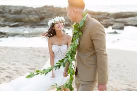 Compare Oahu Wedding Packages For Simple Hawaii Wedding Planning Hawaii Wedding Beach Small Hawaii Oahu Wedding Packages Oahu Wedding Wedding Venues Hawaii