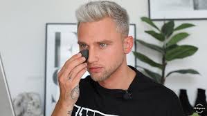 Subtle 'undercover' make-up for men: a groomed, healthy look