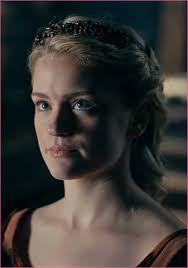 Vikings nimmt mit einem einfachen bauern seinen anfang: Lagertha Vikings Schauspielerin Vikings Schauspieler Ragnar Lothbrok Frisuren