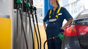 Petrolul este un combustibil fosil derivat din fragmente de organisme vii acvatice, animale și vegetale. Noi Scumpiri La CarburanÅ£i PreÅ£ul Petrolului A Urcat La 54 De Dolari Stiri Md Stiri Md
