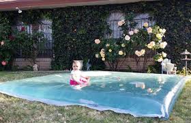 Abd Li Bir Baba Cocuklari Icin Arka Bahcesinde Ilginc Ve Eglenceli Bir Ev Yapimi Su Yatagi Yapti Water Blob Dogadaki Etkinlikler Evler