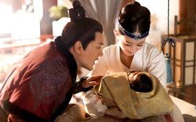 Chồng cô, phùng thiệu phong, là thiếu gia của một gia đình giàu có. Æ°a Khoe Con Phung Thiá»‡u Phong Bá»‹ Triá»‡u Lá»‡ DÄ©nh Máº¯ng Cho TÆ¡i Bá»i