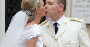 Appassionato di sport lui, campionessa di nuoto lei, la storia d'amore tra alberto e charlène di monaco è iniziata 21 anni fa alle olimpiadi di sydney del 2000. Principato Di Monaco Sono Iniziati I Festeggiamenti Per I Dieci Anni Di Nozze Charlene E Alberto Di Monaco