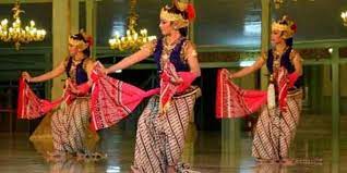 Sebelum bersentuhan dengan pengaruh asing, suku bangsa di kepulauan indonesia sudah mengembangkan seni tarinya tersendiri. Tari Tarian Daerah Dan Propertinya