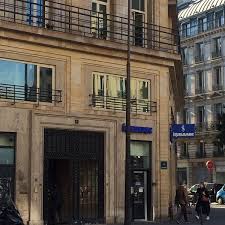 You are flexible and move around a lot. Isbank Paris Faubourg Montmartre Paris Ile De France