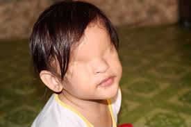 Isinilang na walang mga mata ang...