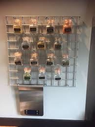 zelf gemaakt kruidenrek met potjes van de action kruidenrek decoratie keuken