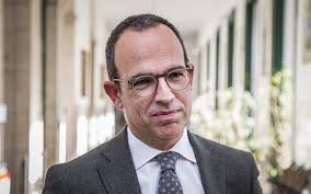 Governo cria comissariado para comemorações dos 500 anos do nascimento de  Camões