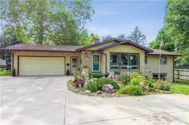186 Pella Homes For Sale Pella Ia Real Estate Movoto