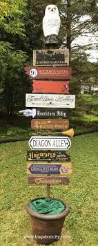 How To Make A Diy Harry Potter Directional Sign For A Wedding Or Party Harry Potter Bedroom Harry Potter Room Harry Potter Room Decor