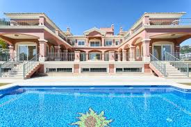 The brothers set up a little tennis court in between the living room and dining room. Why Novak Djokovic Chose To Spend Lockdown In Marbella