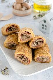 Una raccolta di antipasti e stuzzichini per le feste di natale, veloci, facili da preparare, perfetti per le occasioni con parenti e amici. Involtini Veloci Al Forno Con Prosciutto Cotto Fontina E Funghi
