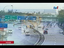 Tular di media sosial malam tadi dengan satu rakaman video menyaksikan keadaan banjir di lapangan terbang antarabangsa pulau pinang (ltapp) di bayan lepas disebabkan oleh hujan lebat sejak jam 8 pagi (ahad) hingga 10 pagi. Langsung Dari Pulau Pinang Perkembangan Terkini Banjir Di Pulau Pinang 12 Noon 5 Nov 2017 Youtube