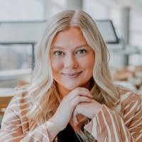 Hannah Ladd's Instagram, Twitter & Facebook