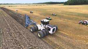 Big Bud With 21 Bottom Plow Big Tractors Tractors American Farming