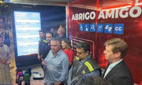 Uma voz no ponto de ônibus: como funciona o Abrigo Amigo em BH