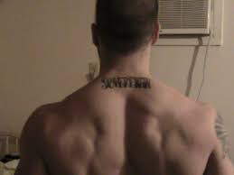 Tatouage Homme Haut Du Dos Discret