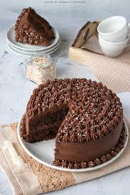 La ricetta viene dal blog giallozafferano. Torta Di Compleanno Al Cioccolato Profumo Di Cannella E Cioccolato