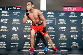 On saturday, ufc 262 takes place at toyota center in houston with a battle between charles oliveira and michael chandler for the vacant lightweight championship sitting atop the card. Morning Report Tony Ferguson On Charles Oliveira He Was Mentally Broken In The First Round Mma Fighting